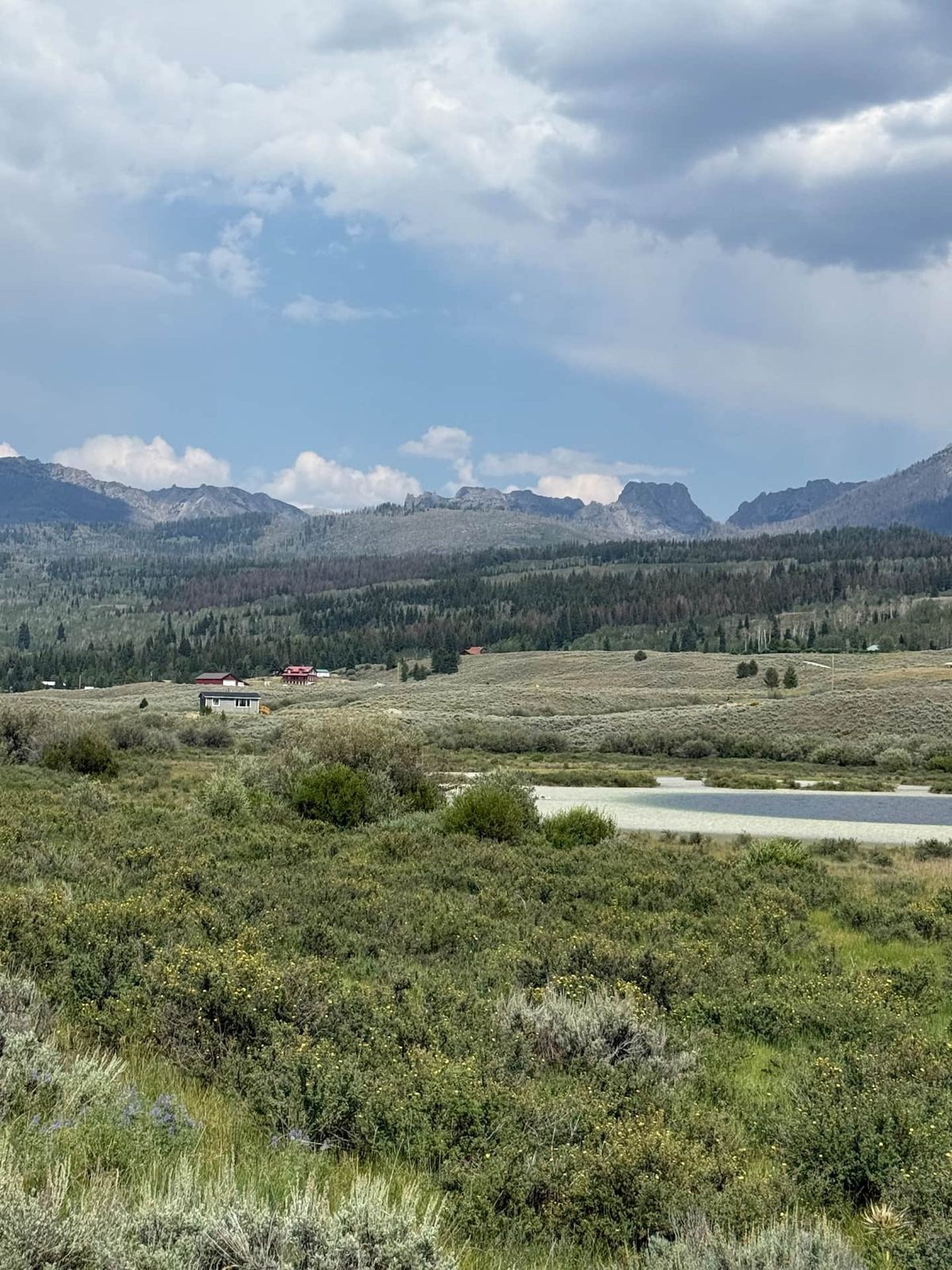Green River Lakes with Squaretop Mountain behind